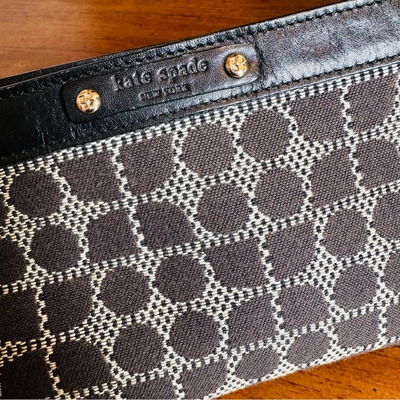KATE SPADE NEW YORK TOP ZIPPER CHRISSY NOEL BLACK AND WHITE LIKE NEW WRISTLET - Picture 6 of 8